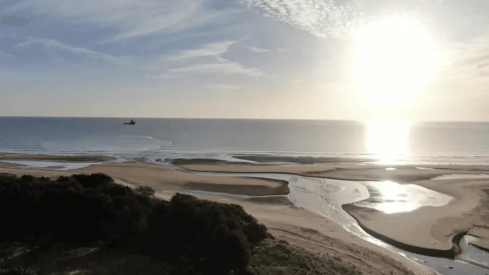 Lunun bay beach drone